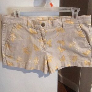 Gap size 6 regular shorts.